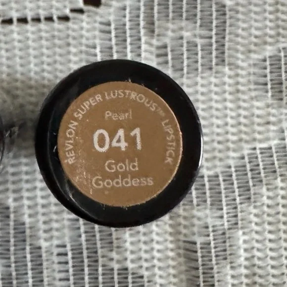 Revlon Super Lustrous Pearl Lipstick, Creamy Formula, 041 Gold Goddess - Picture 5 of 5